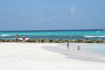 Southern Surf Beach Apartments Rockley ภายนอก รูปภาพ
