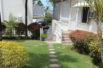 Southern Surf Beach Apartments Rockley ภายนอก รูปภาพ